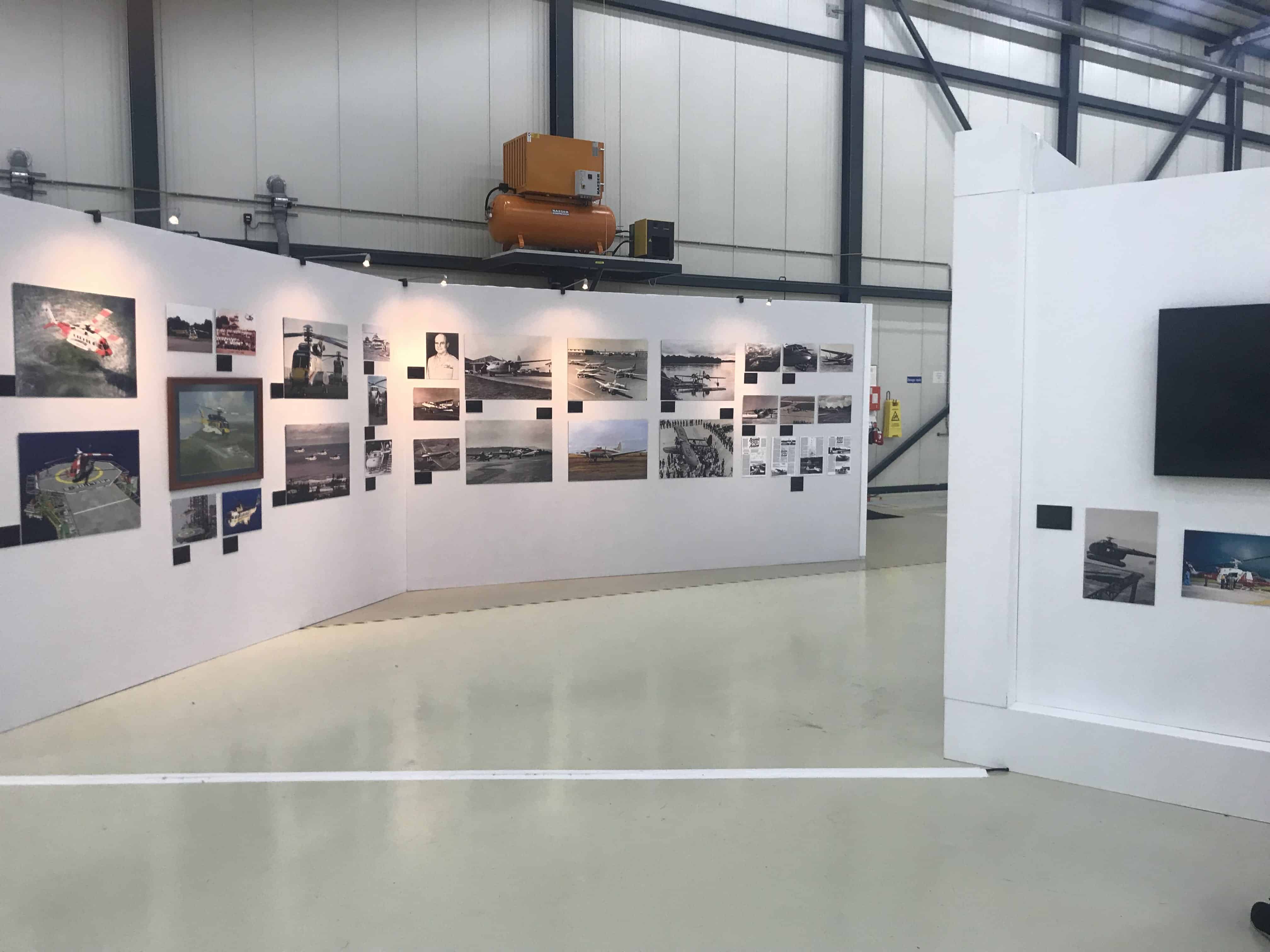 Standbouw expositie in Hangar